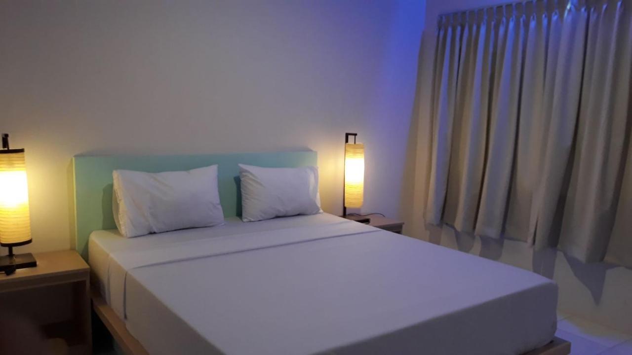 Bujang Lapuk Hostel Sekotong Zewnętrze zdjęcie